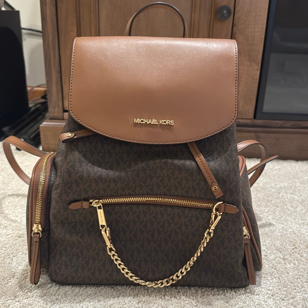 EUC Michael Kors Jet Set Large Signature Logo Backpack